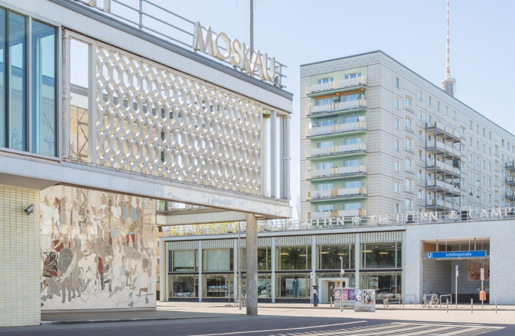 Pavillionbauten entlang der Karl Marx Allee