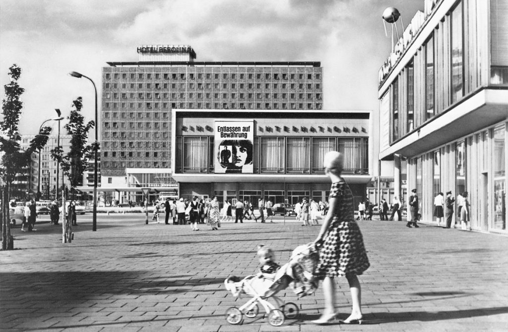 Gebäudeensemble: Kino International, Hotel Berolina und Café Moskau